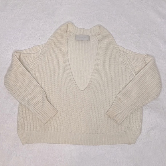 Michelle Mason Cold Shoulder Ribbed Knit Cream Sweater Size Med - Picture 6 of 7